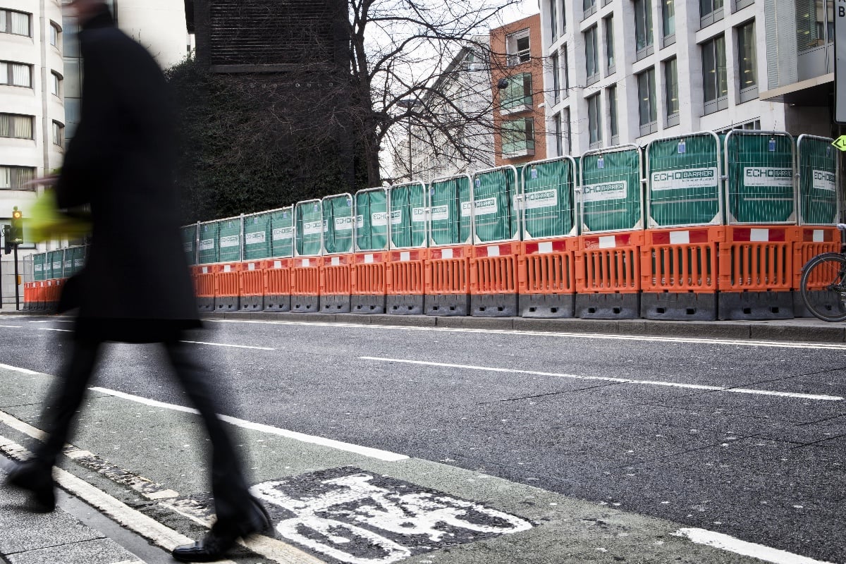 Echo Barriers and pedestrian fences